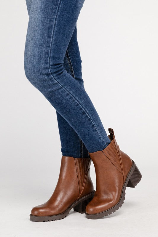 Wisely Ankle Bootie COGNAC Boots
